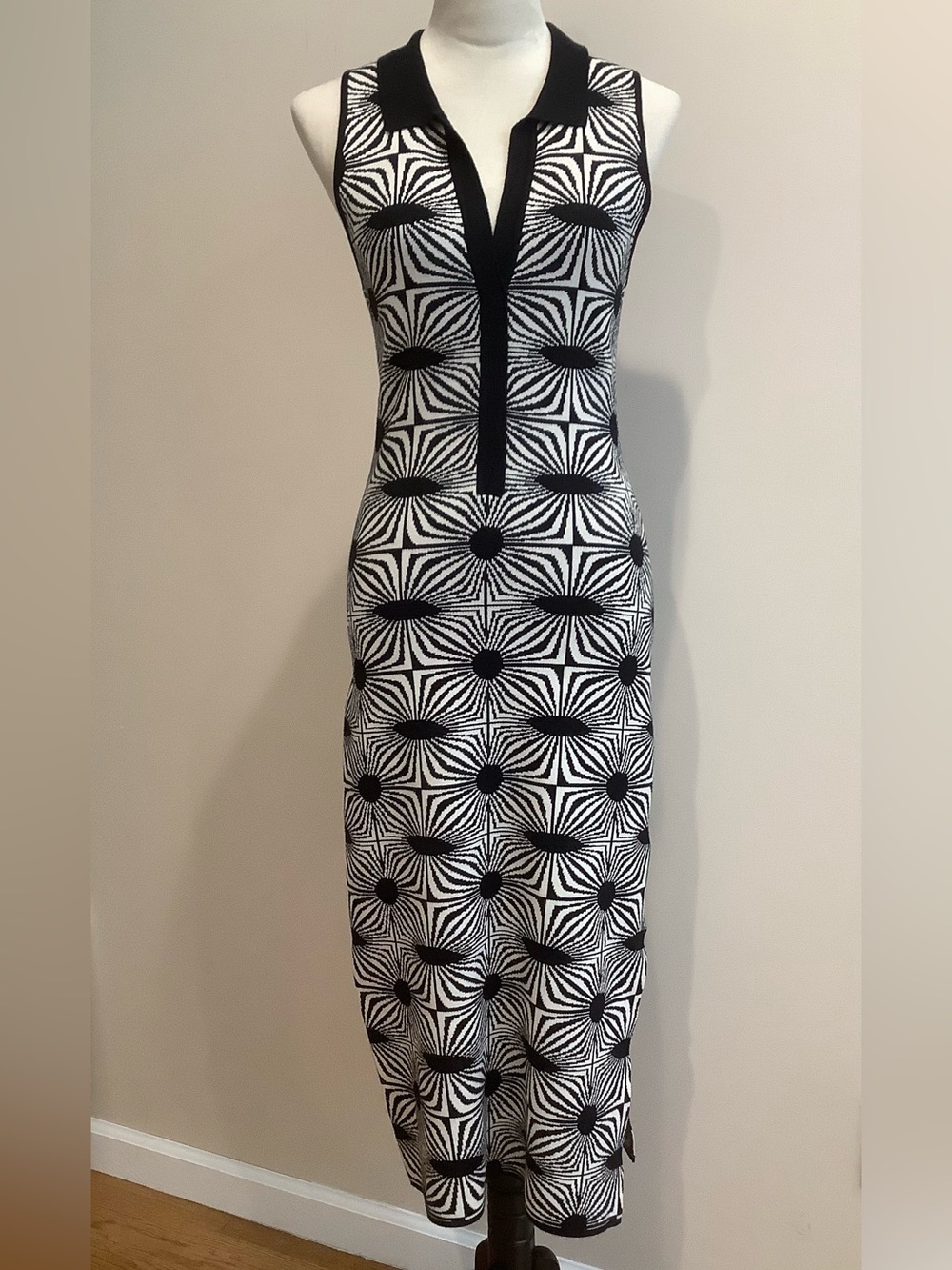 House of Harlow 1960 Sleeveless Black and White Geometric Knit Midi Dress M, NWT